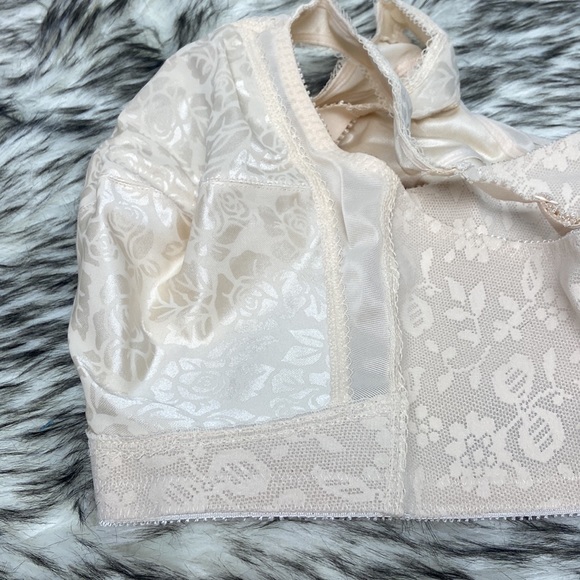 NWT PLAYTEX WIRELESS BRA 46D - Picture 5 of 7